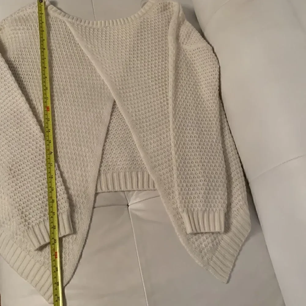 Full Tilt Long Sleeve Assimetrical Back Sweater Size L